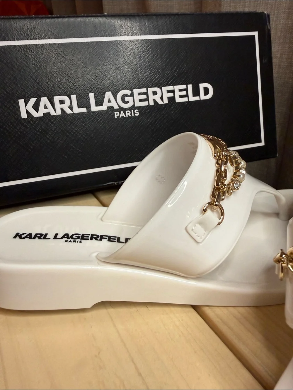 Karl Lagerfeld Paris Vesperina Embellished White Jelly Sandals Size 7 New